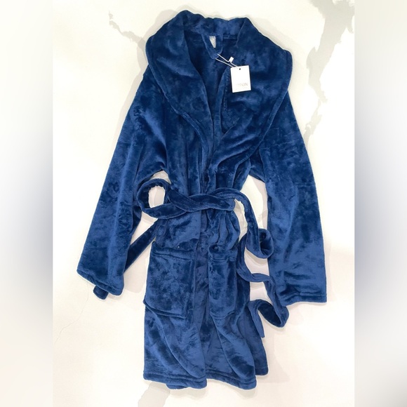 Fluffy Navy Robe - Picture 3 of 3
